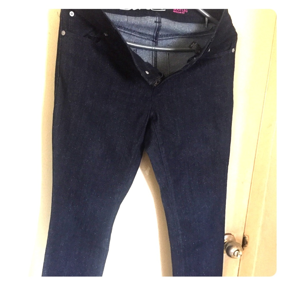 STAR STUDDED JEANS
